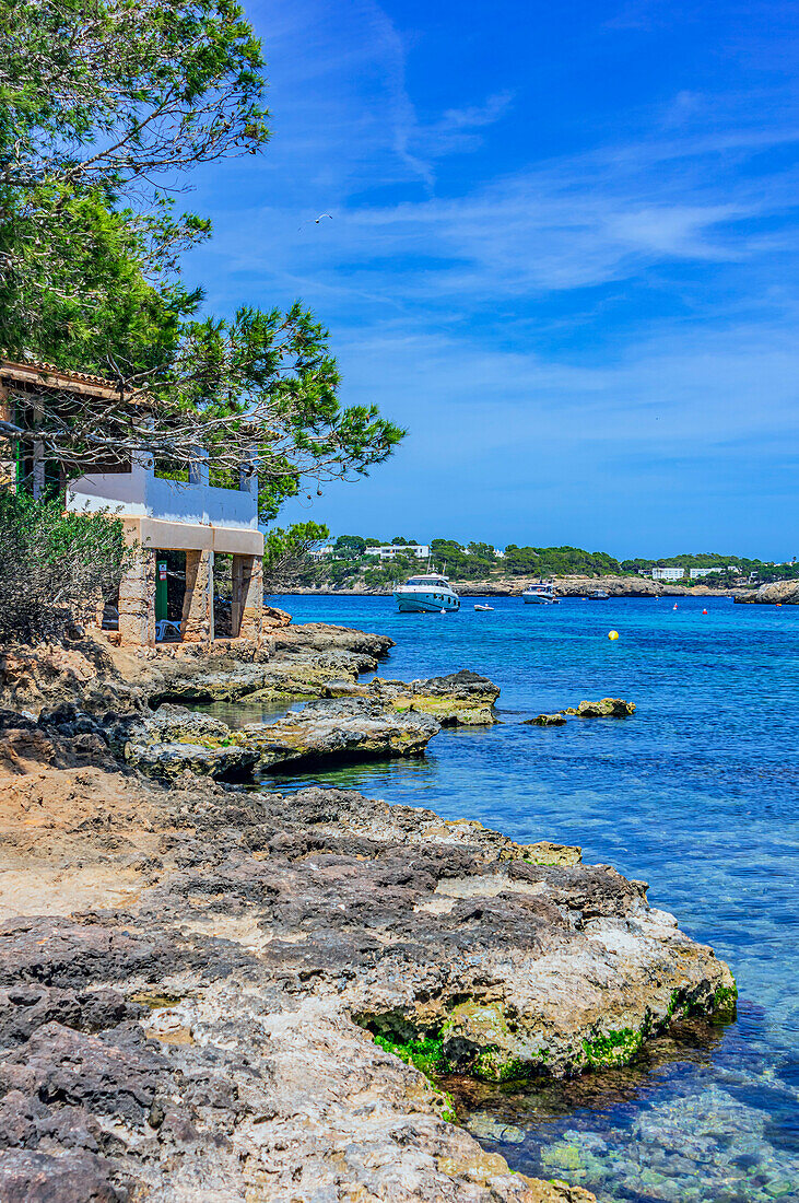 Altes Haus in der Bucht von Portopetro, Gemeindegebiet  Santanyí, Südostküste, Mallorca, Balearen, Spanien