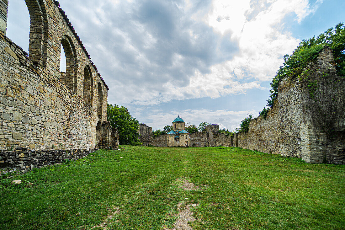 Ruinen der Festungsstadt Kwetera im Kaukasusgebirge,  Kachetien, Georgien, Vorderasien