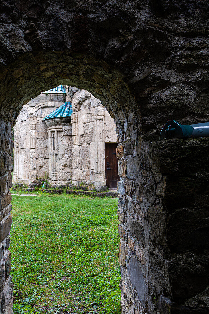 Ruinen der Festungsstadt Kwetera im Kaukasusgebirge,  Kachetien, Georgien, Vorderasien