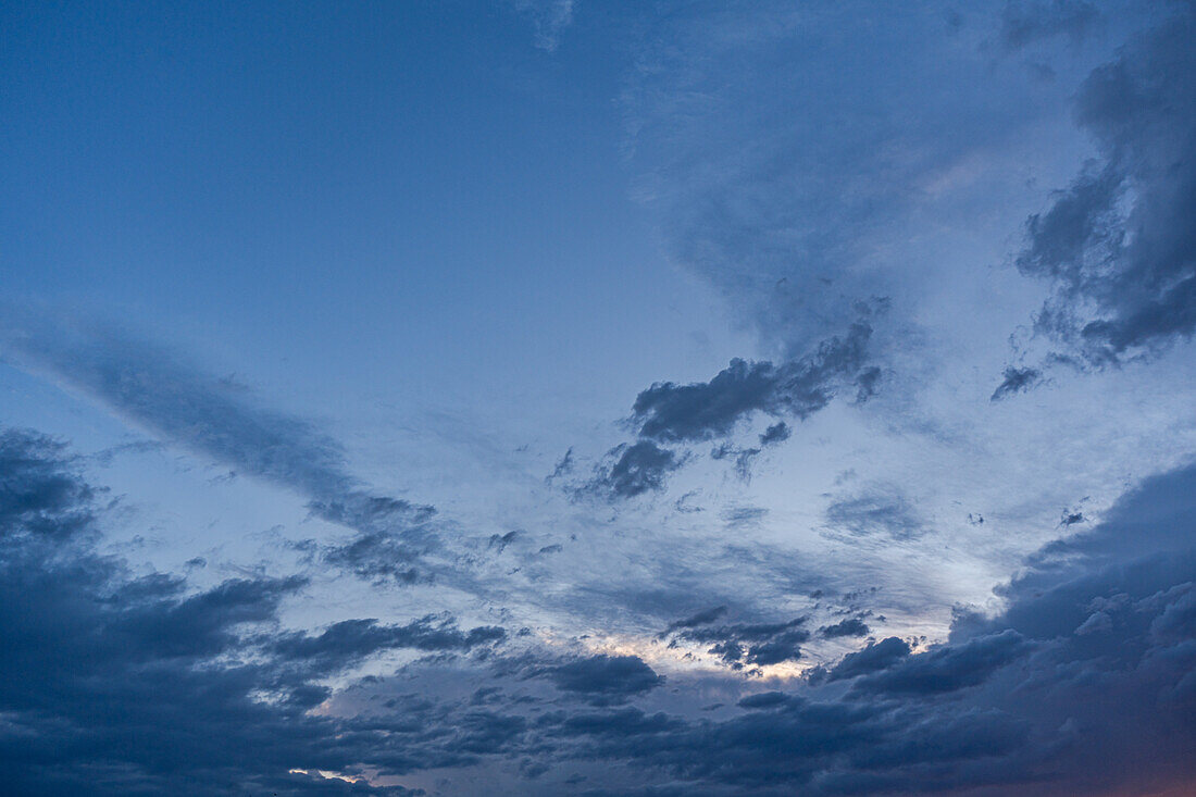 Wölkchen im Sonnenuntergang, über dem Schwarzen Meer, Georgien, Vorderasien