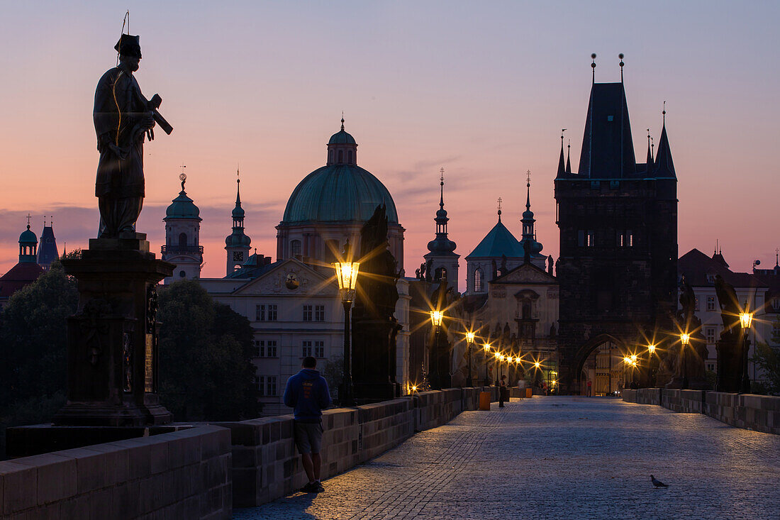  Charles Bridge at sunrise, Old Town, Prague, Czech Republic, Europe 