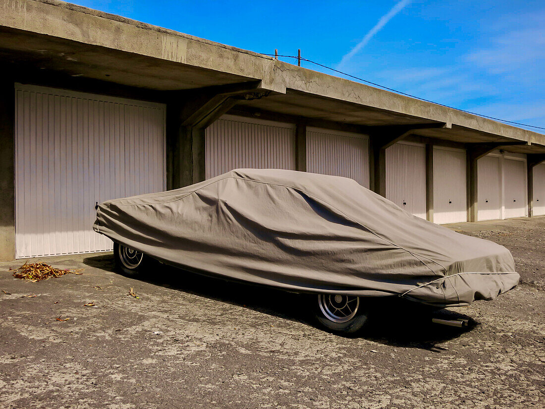  Jaguar under tarpaulin in front of garage on Gozo/Malta November 2015 