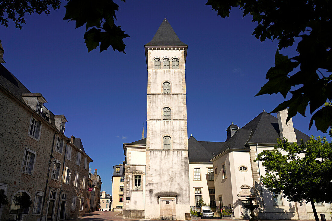  The Parlement de Navarre on the Place de la Deportation in Pau, Pyrenees, France, Europe 