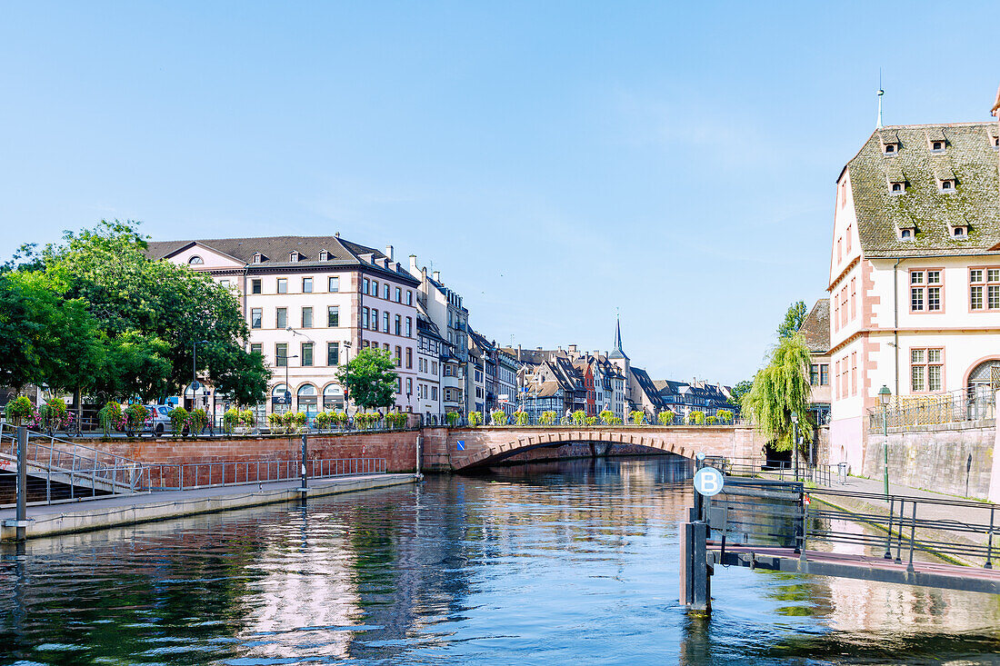  Pont du Corbeau bridge and Musée Historique (Historical Museum) on the river l&#39;Ill in Strasbourg in the Bas-Rhin department in the Grand Est region of Alsace in France 