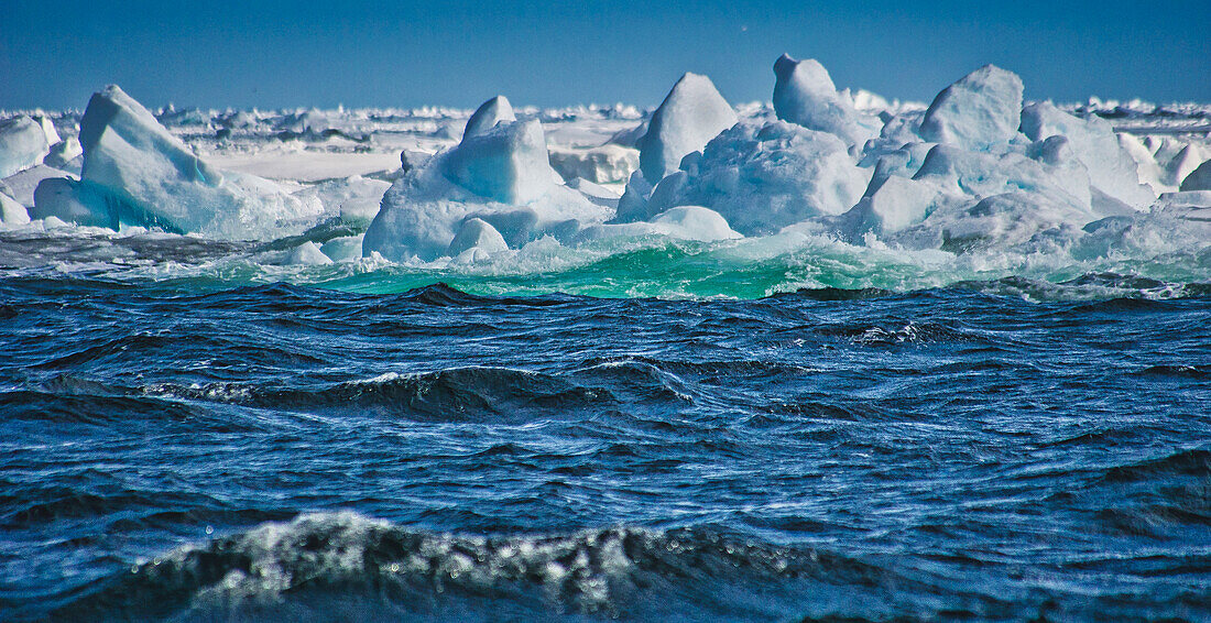 Meereis, Rand des Packeis, Arktis, Spitzbergen, Norwegen, Europa