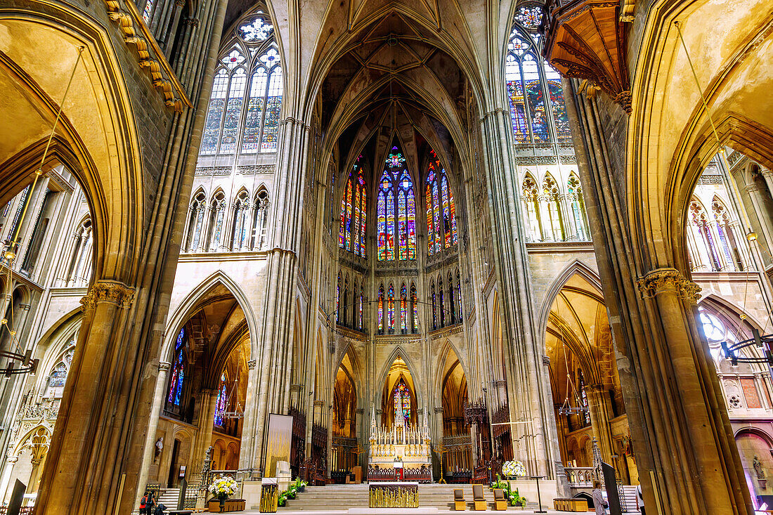  Interior of the Gothic Cathédrale Saint-Étienne (St. Etienne Cathedral) in Metz in the Moselle department in the Grand Est region of France 