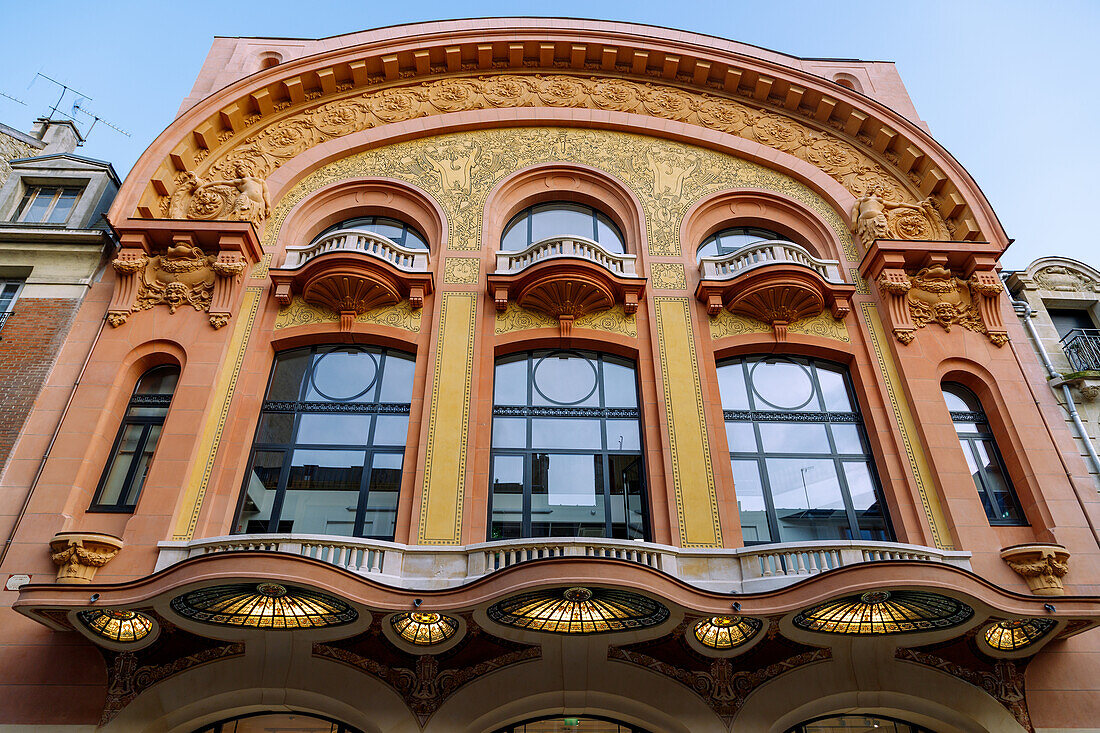  Art Deco facade of the former Opéra cinema in Rue de Thillois in Reims in the Champagne wine-growing region in the Marne department in the Grande Est region of France 