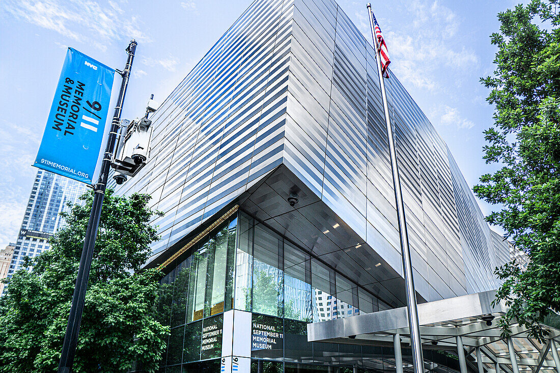  National September 11 Memorial Museum, Tiefblick auf die Außenansicht des Gebäudes, World Trade Center, New York City, New York, USA 