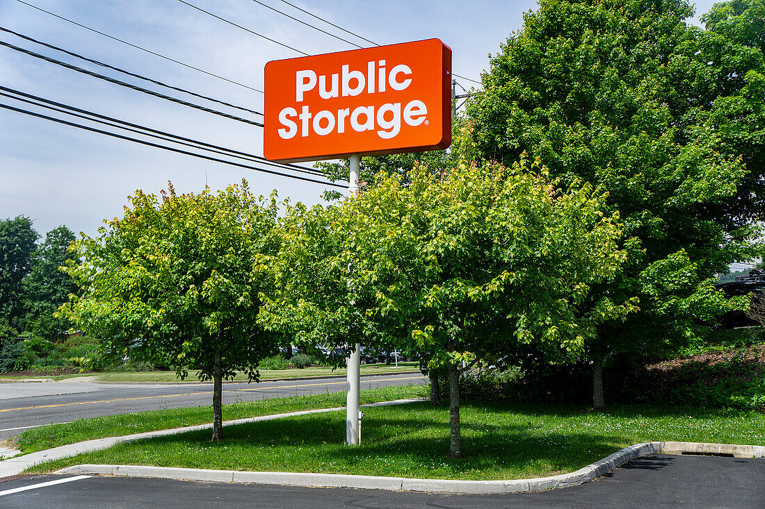  Public Storage, Self-Storage-Anlage, Straßenschild, Danbury, Connecticut, USA 