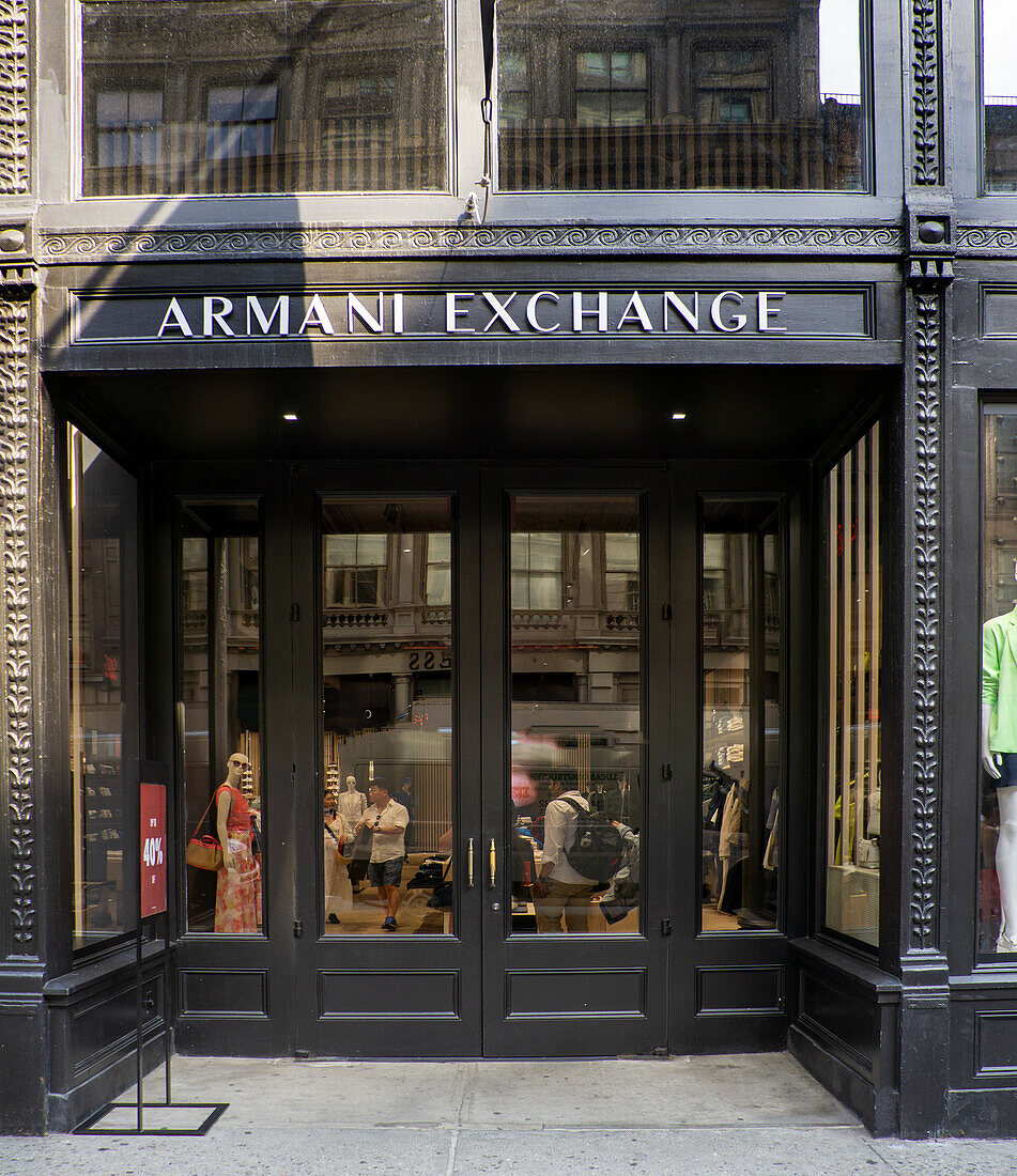  Armani Exchange Bekleidungsgeschäft, Gebäudeaußenseite, New York City, New York, USA 