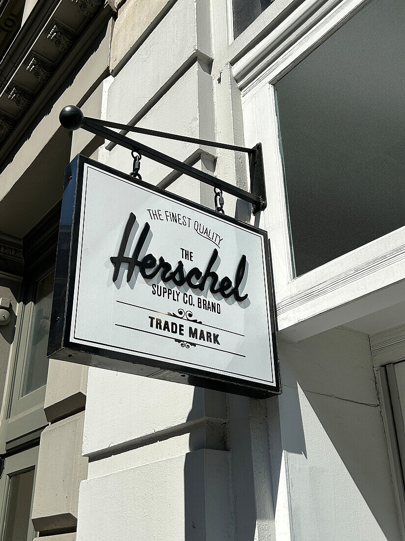  Herschel Supply Company, Gebäudeaußenseite und Ladenschild, New York City, New York, USA 