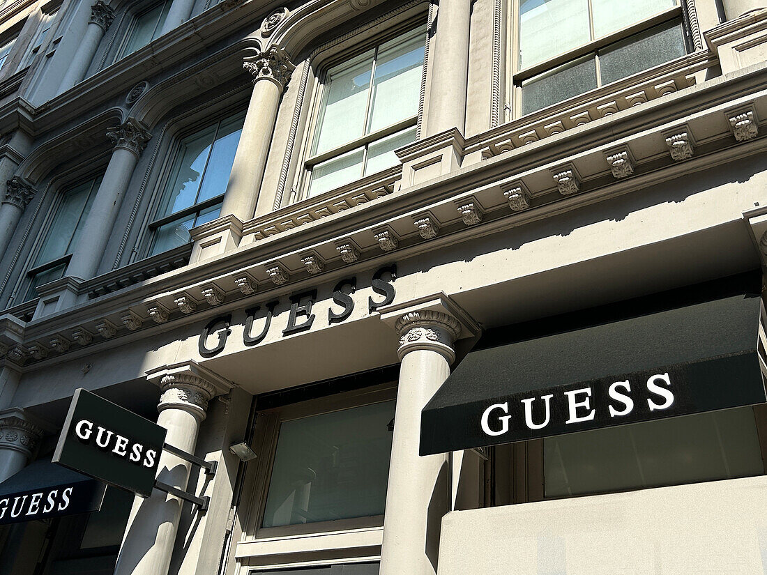  Guess-Geschäft, Gebäudeaußenseite, New York City, New York, USA 