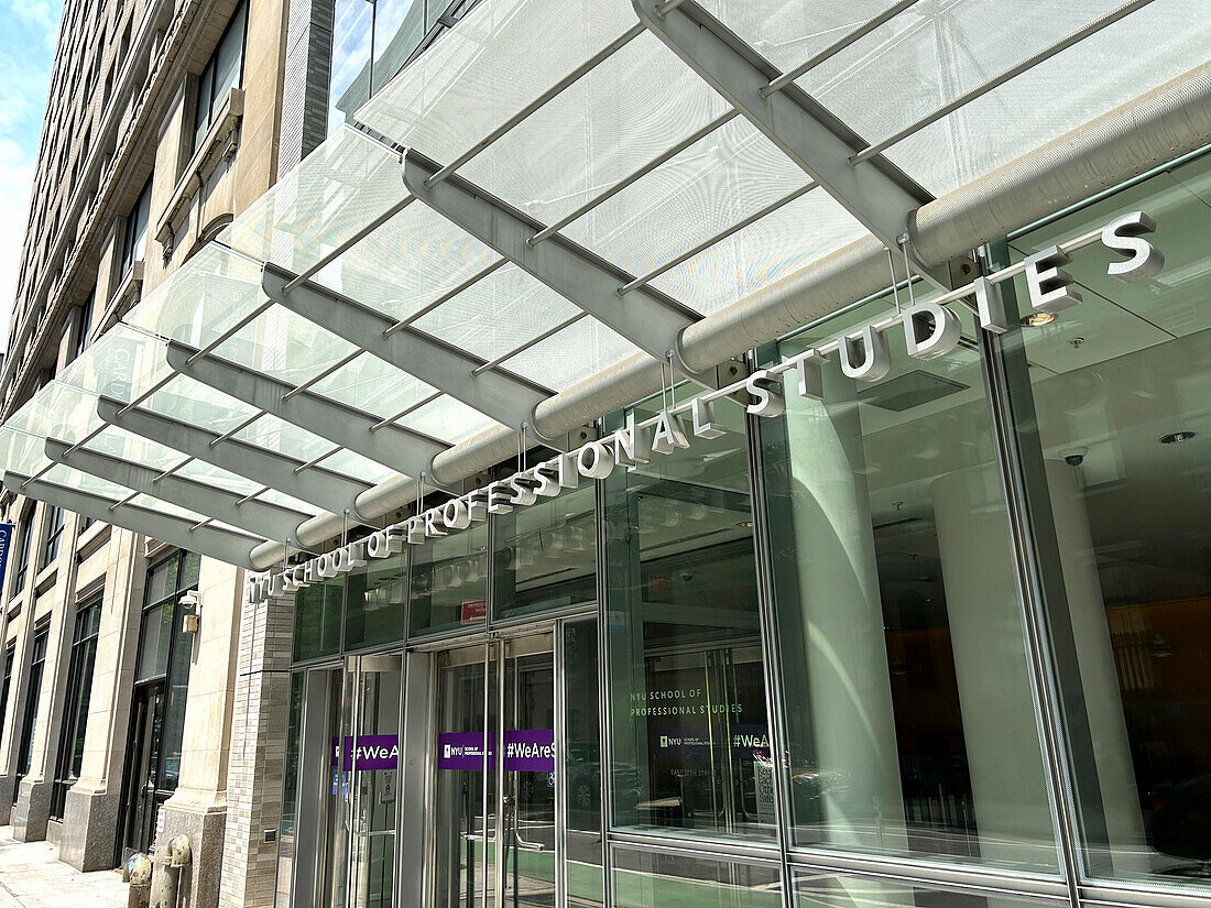  New York University School of Professional Studies, Gebäudeaußenseite und Eingang, Greenwich Village, New York City, New York, USA 