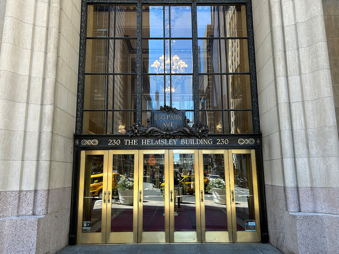 Helmsley Building, building entrance, 230 Park Avenue, New York City, New York, USA