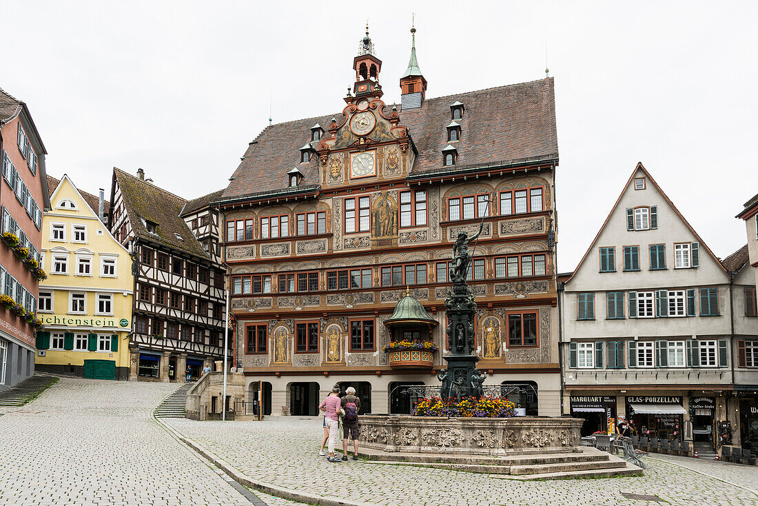  Market square with historic buildings and half-timbered houses and town hall, Tübingen, Baden-Württemberg, Germany 