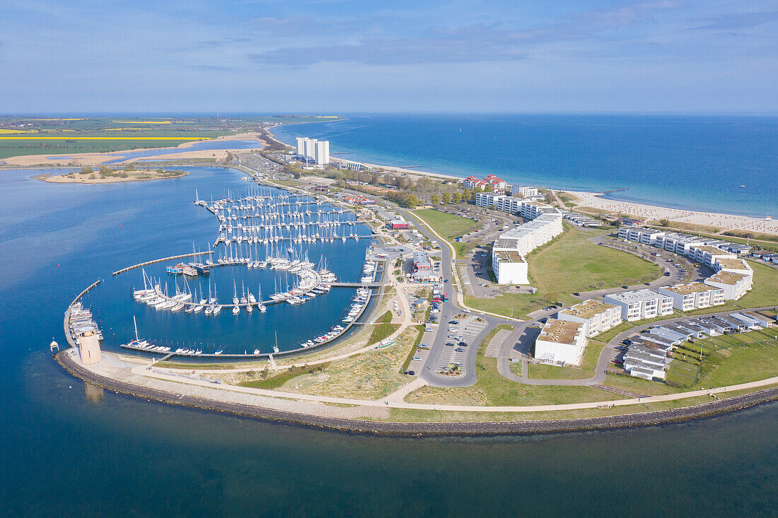 Blick auf den Yachthafen von Burgtiefe, Insel Fehmarn, Schleswig-Holstein, Deutschland