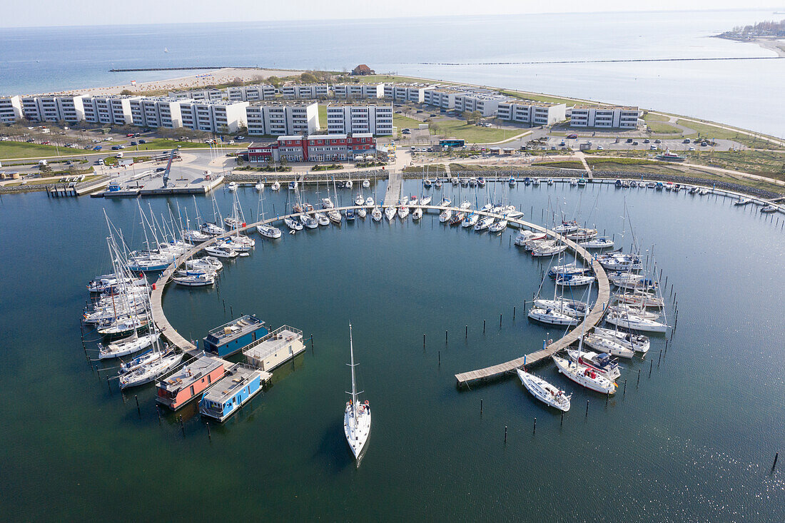 Blick auf den Yachthafen von Burgtiefe, Insel Fehmarn, Schleswig-Holstein, Deutschland