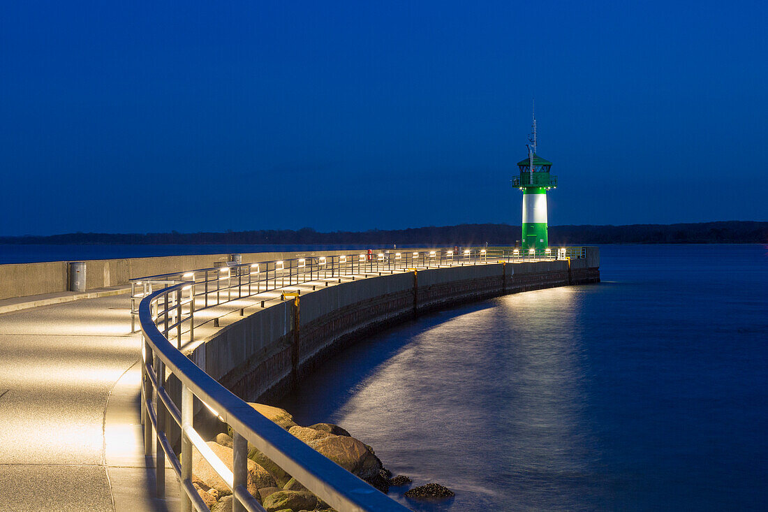  Lighthouse on the pier, Travemuende, Schleswig-Holstein, Germany 