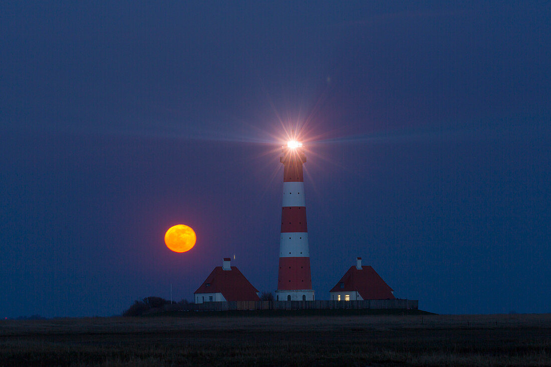  Westerhever Lighthouse, Wadden Sea National Park, North Frisia, Schleswig-Holstein, Germany 