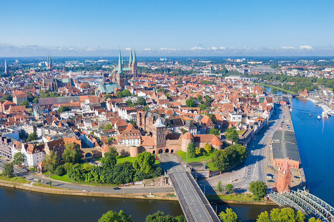  View of the castle gate and the old town of Luebeck, Hanseatic City of Luebeck, Schleswig-Holstein, Germany 