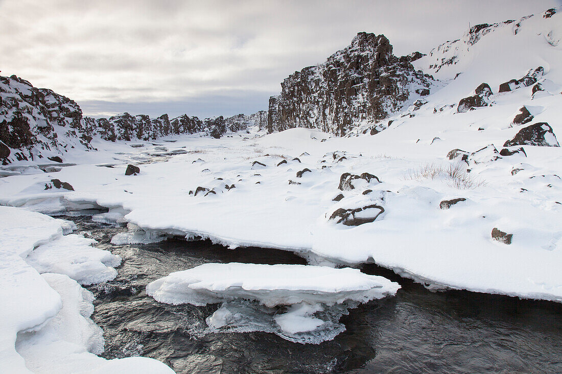  Almannagja Gorge, Thingvellir National Park, UNESCO World Heritage Site, Iceland, Europe 