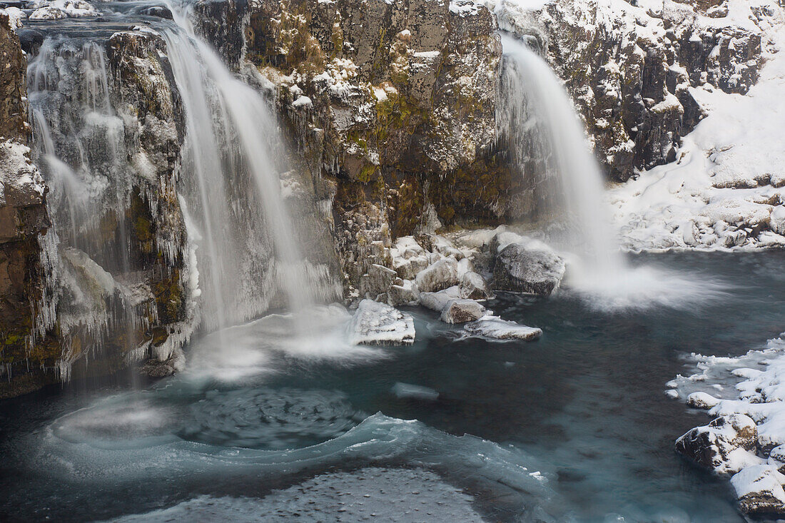 Vereister Wasserfall Kirkjufjellsfoss, Winter, Island