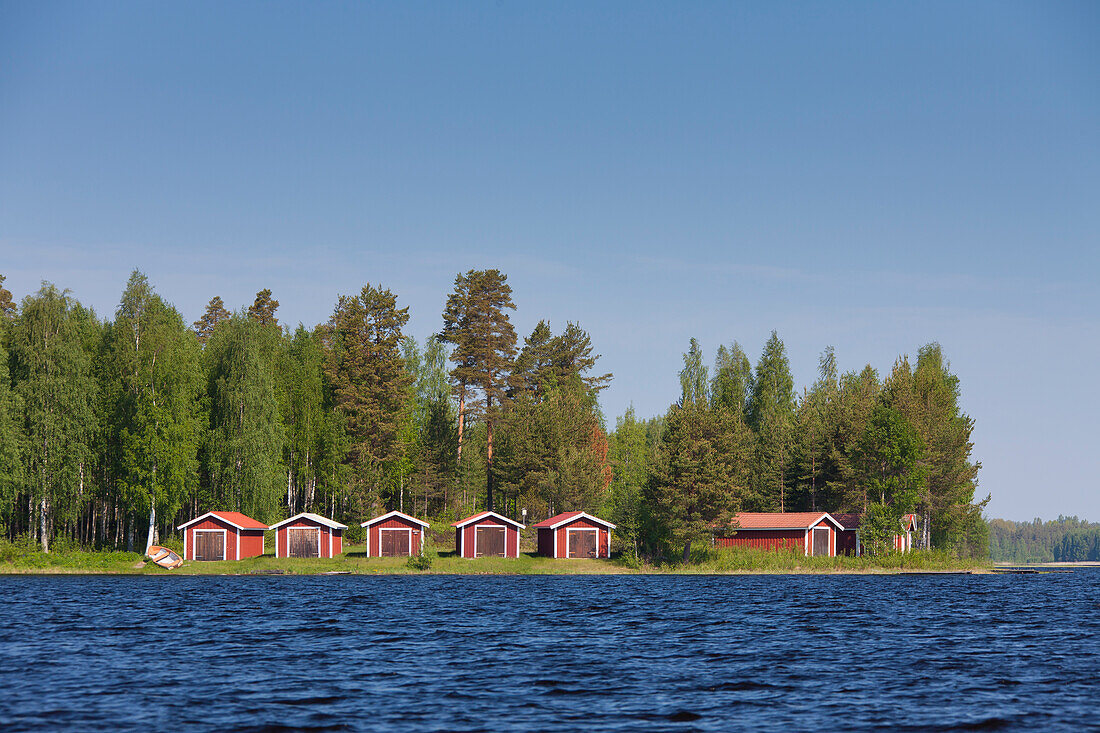 Holzhütten für Boote am Siljan See, Dalarna, Schweden