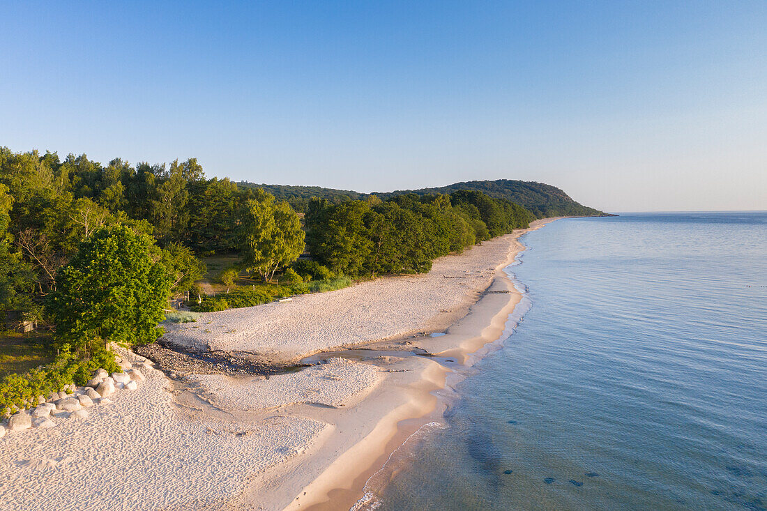  Baltic Sea beach near Knaebaeckshusen, Oesterlen, Skane, Sweden 