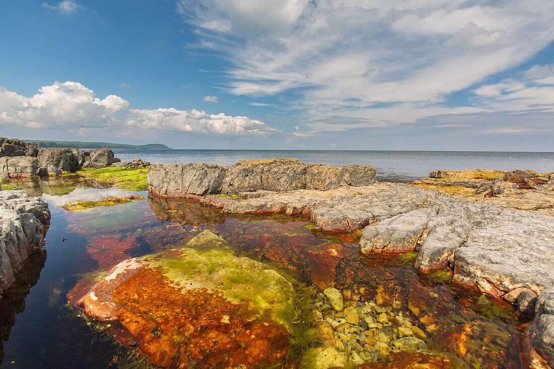 Felsige Küste an der Ostsee bei Vik, Skane, Schweden