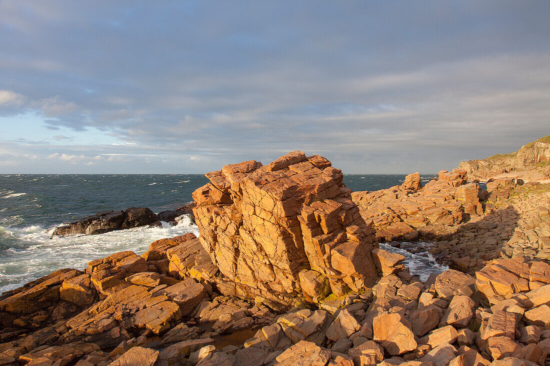 Felsen an der Küste bei Hovs Hallar, Bjäre Halbinsel, Skane, Schweden