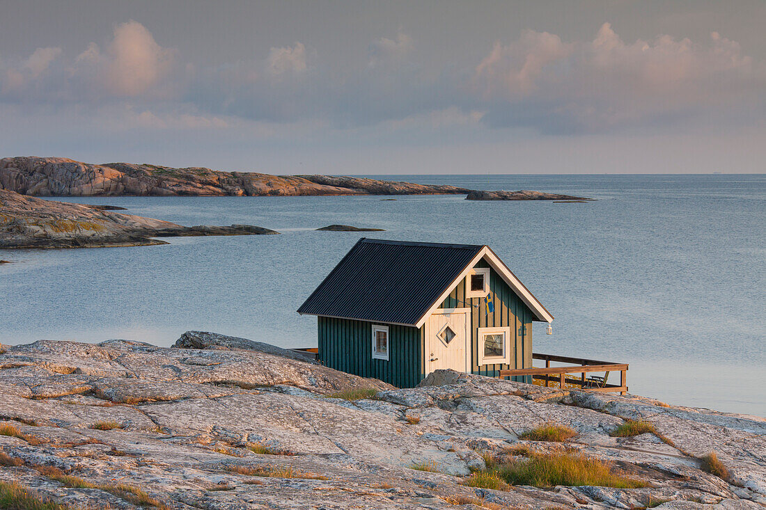 Kleine Holzhütte am Meer, Smögen, Bohuslän, Schweden