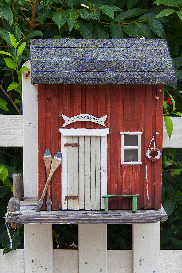 Künstlerischer Briefkasten in Fiskebäcksil, Bohuslän, Schweden