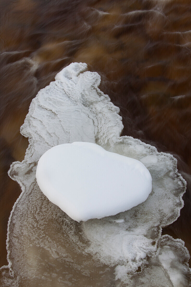 Eis auf dem Fluss Dalälven, Färnebofjärdens Nationalpark, Gaestrikland, Schweden