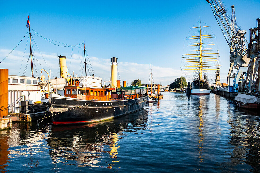  Sailing ship Peking in the Hasahafen, Elbe, Port of Hamburg, Hamburg, Northern Germany, Germany 