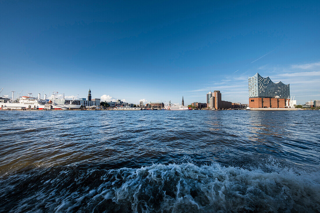  Skyline of Hamburg with Elbphilharmonie, Elbe, Port of Hamburg, Hamburg, Northern Germany, Germany 