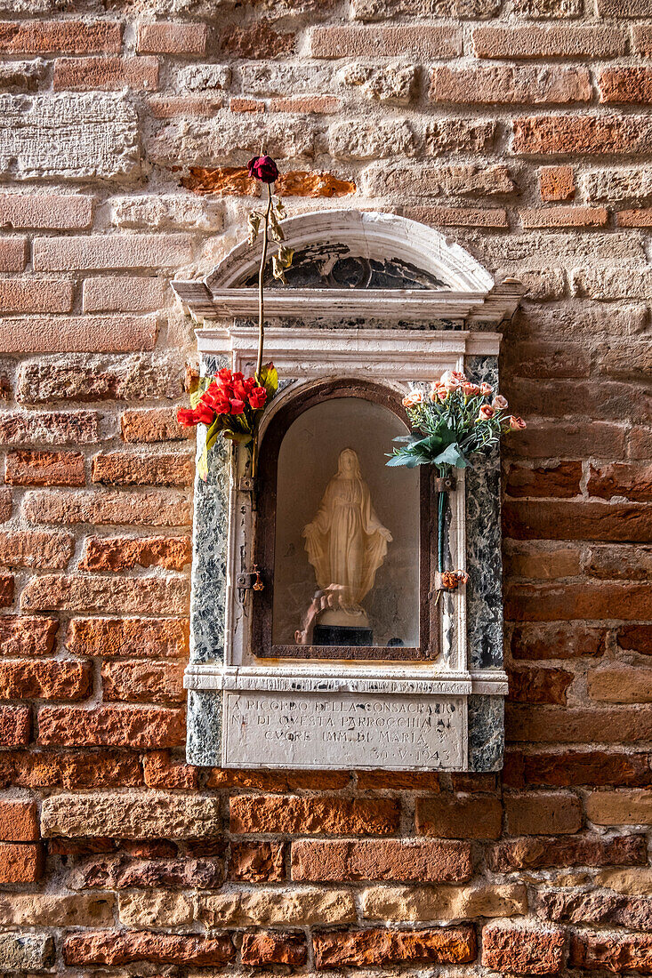 Marienfigur in Venedig, Venetien, Italien