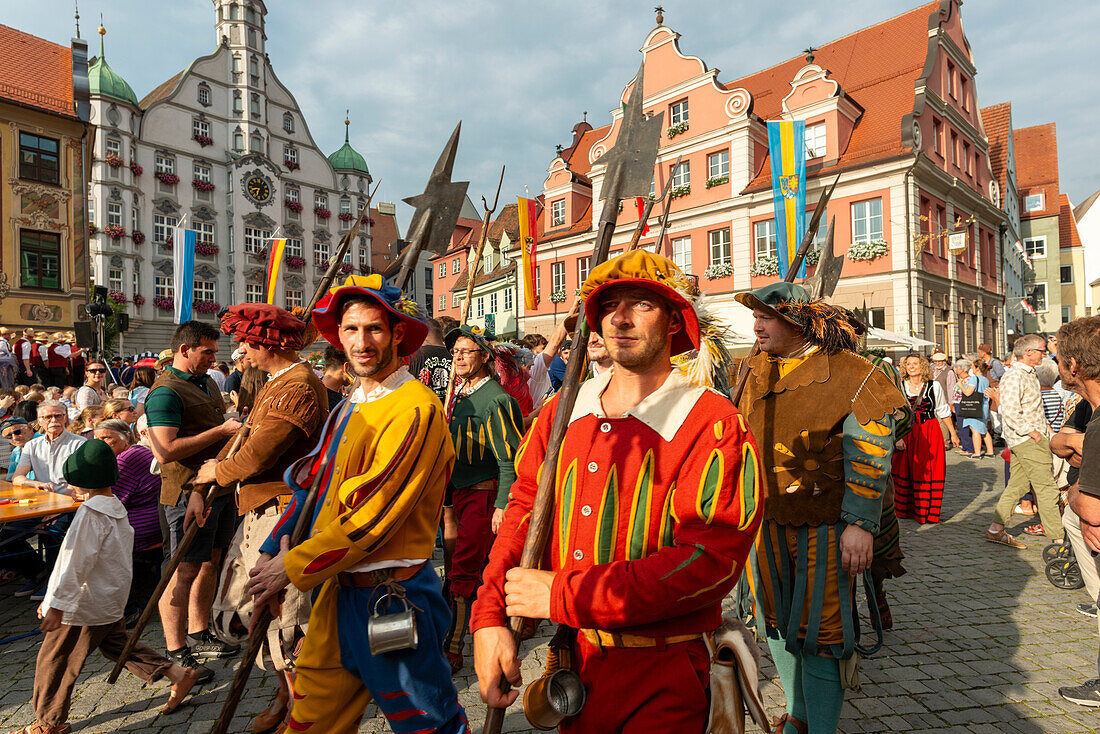 Stadtgarde auf dem Marktplatz, Fischertag in Memmingen, Unterallgäu, Allgäu, Bayern, Deutschland, Europa