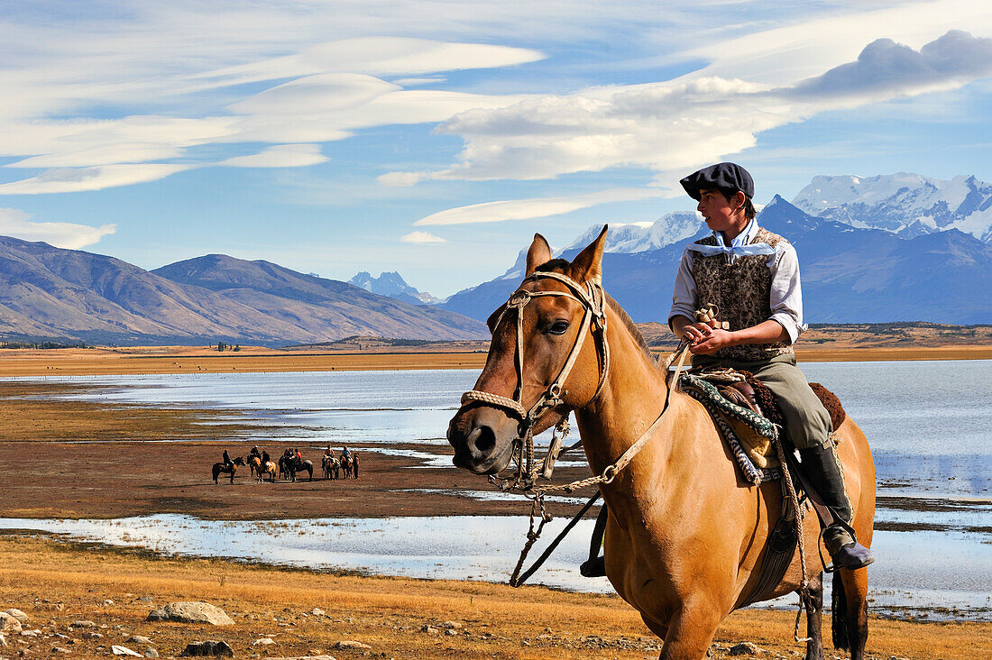 Reiten, Estancia Rio Mitre am Ufer des Argentino-See, rund um El Calafate, Patagonien, Argentinien, Südamerika