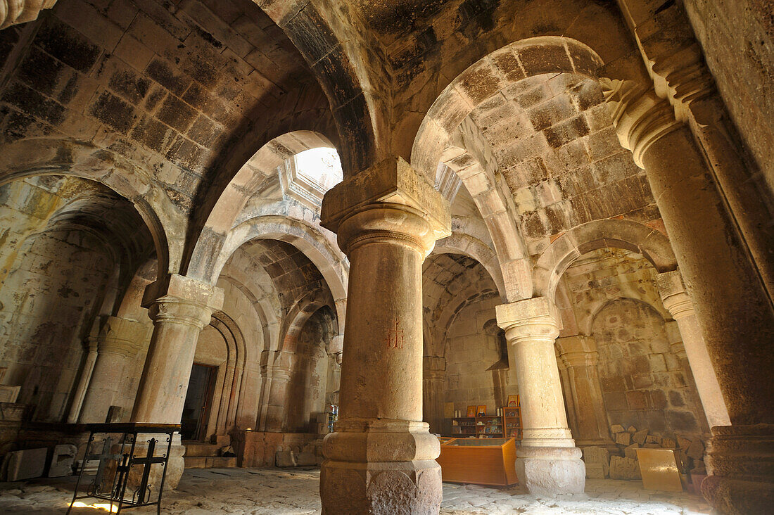  Gavit (Narthex) der Kirche St. Astvatsatsin (Heilige Mutter Gottes), Kloster Goshavank, Dorf Gosh, Nationalpark Dilijan, Region Tavush, Armenien, Eurasien 