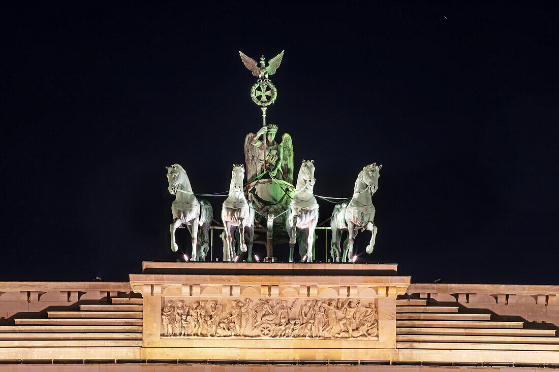  The Quadriga on the Brandenburg Gate at night, Unter den Linden, Berlin-Mitte, East Berlin, Berlin, Germany, Europe 