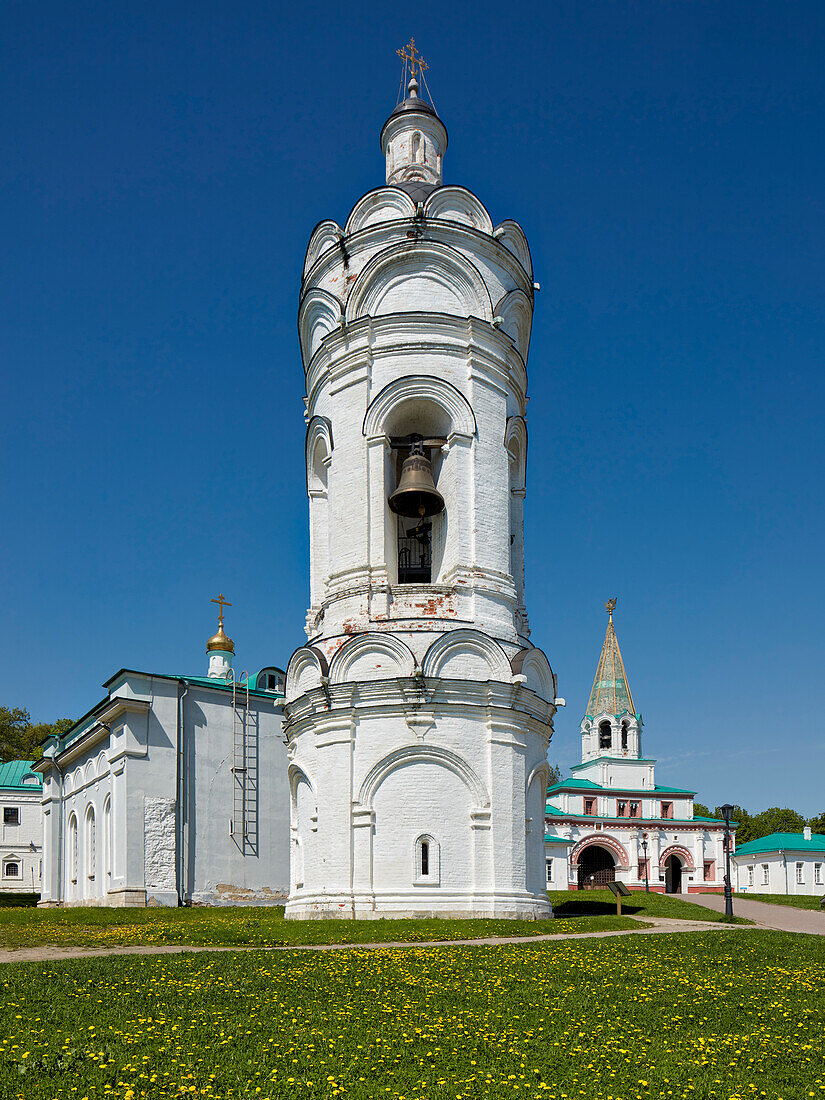 Außenansicht des St.-Georg-Glockenturm, erbaut Mitte des 16. Jahrhunderts. Museumsreservat Kolomenskoje, Moskau, Russland.