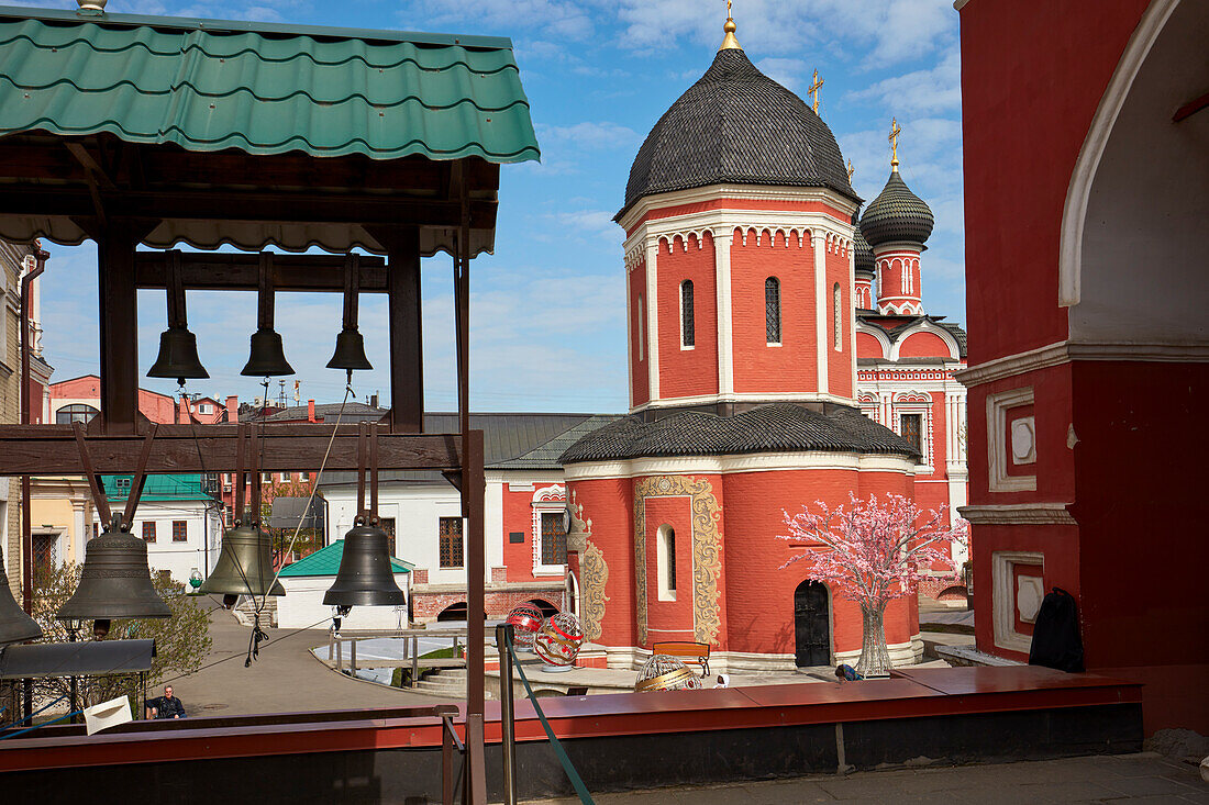  Kathedrale des Heiligen Petrus (1517), die Hauptkirche des Vysokopetrovsky-Klosters (Hohes Kloster des Heiligen Petrus). Moskau, Russland. 