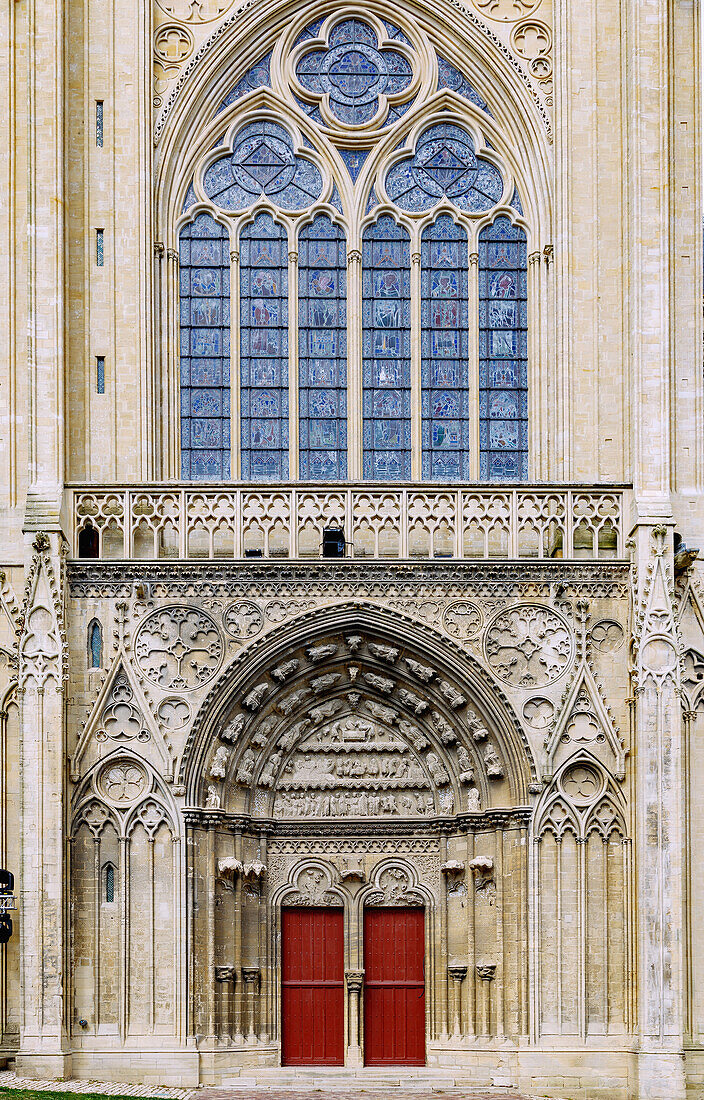  Southern side portal (Portail du Doyen) with Thomas Becket tympanum at the Cathédrale Notre-Dame of Bayeux in the Bessin region in the Calvados department in the Normandy region of France 