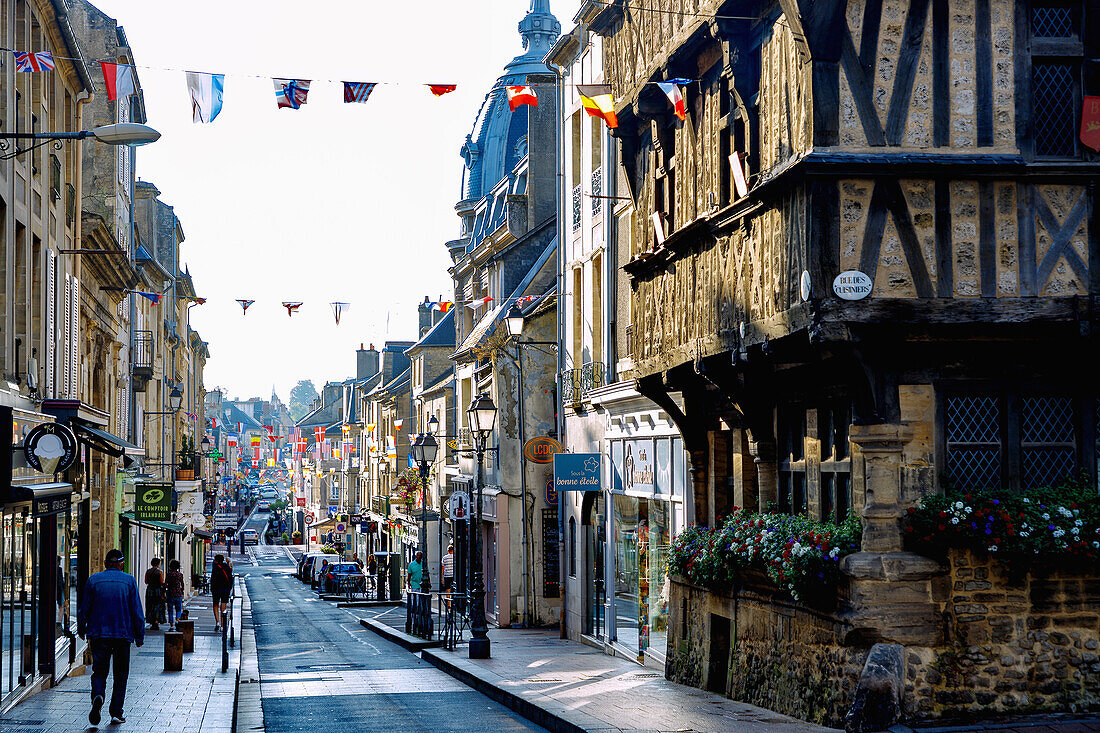  Street Rue Saint-Malo and historic half-timbered house in the Rue des Cuisiniers in the old town of Bayeux in the Bessin countryside in the Calvados department in the Normandy region of France 