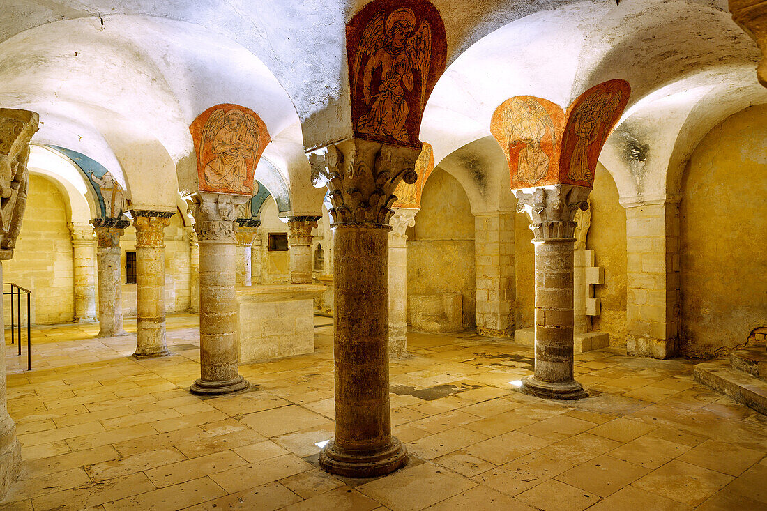 Romanische Krypta der Cathédrale Notre-Dame in Bayeux  im Département Calvados in der Region Normandie in Frankreich