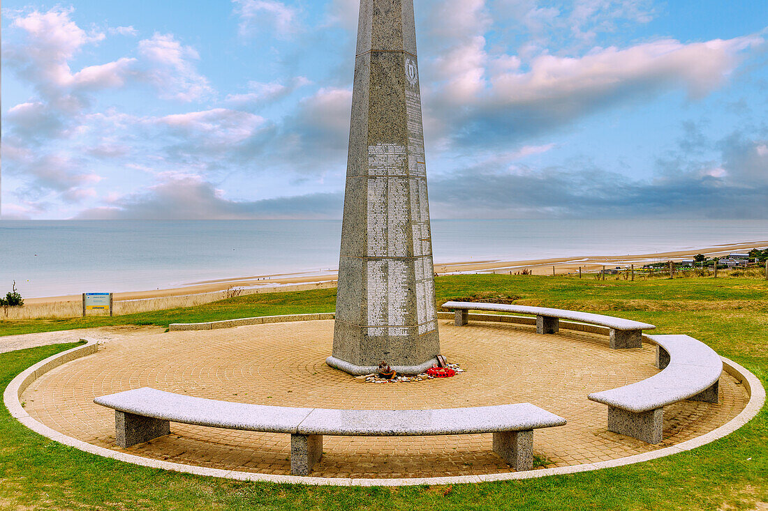  Obelisk of the 1st US Infantry Division with names and ranks of the fallen at Omaha Beach on the Côte de Nacre (Cote de Nacre, Mother of Pearl Coast, landing beaches) in the Calvados department in the Normandy region of France 