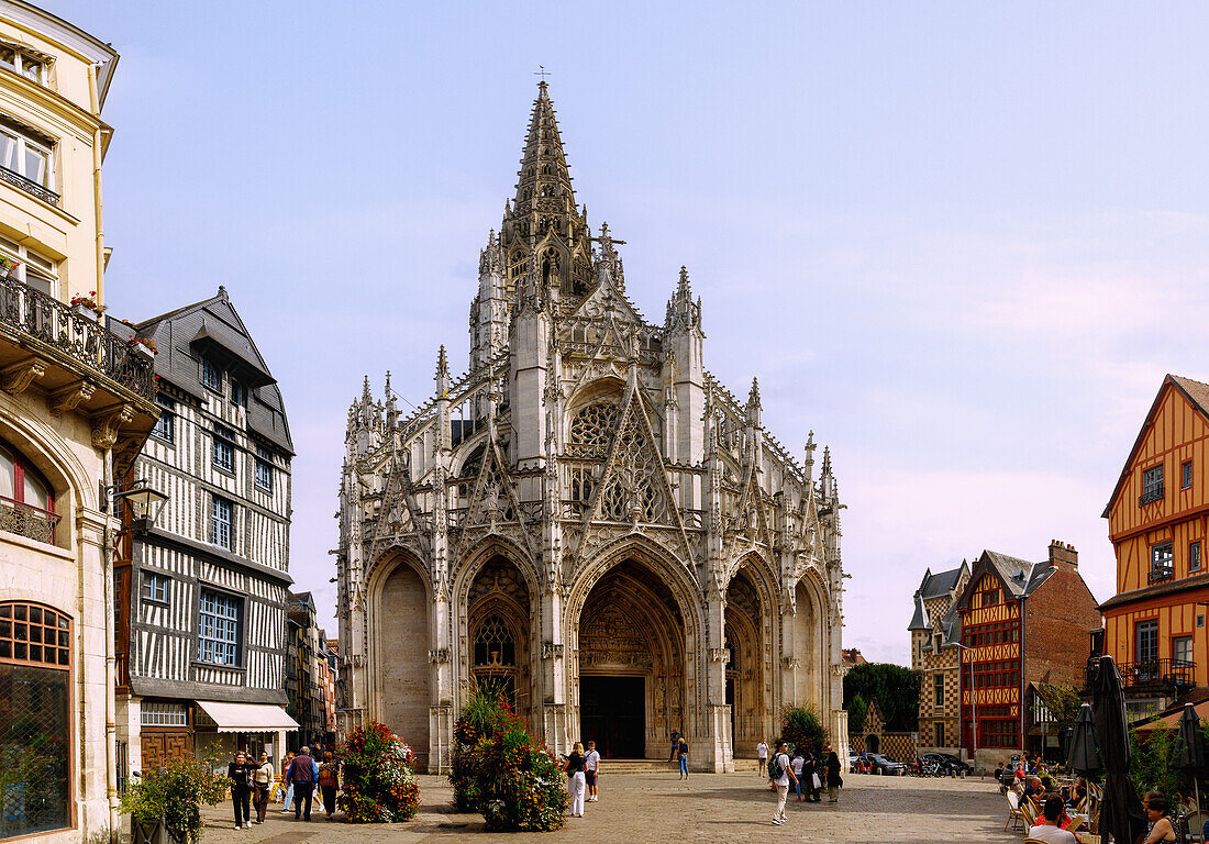  Church of Saint-Maclou and Place Barthélémy (Barthelemy) in Rouen in the Seine-Maritime department in the Normandy region of France 