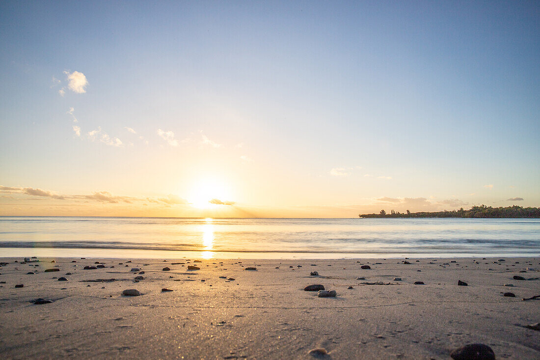 Strand im Sonnenuntergang, Tamarin,  Rivière Noire, Westküste, Insel Mauritius, Indischer Ozean, Ost-Afrika