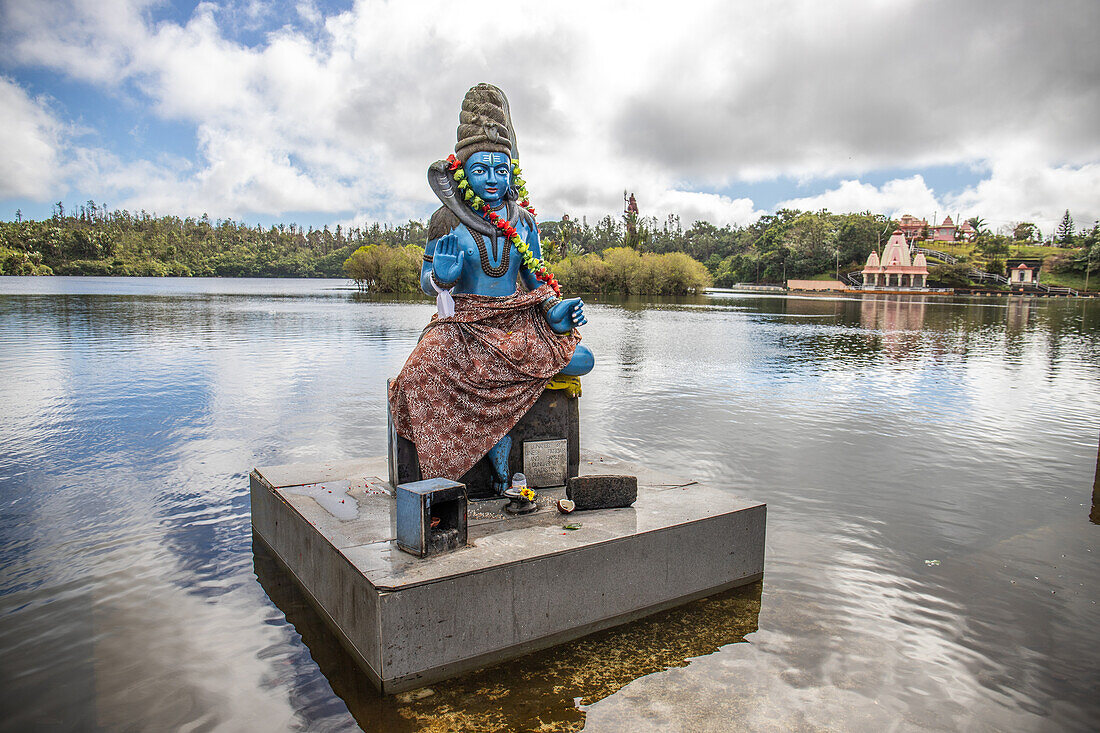 Hinduistische Statue im Kratersee Grand Bassin, auch Ganga Talao, Pilgerstätte, Distrikt Savanne, Insel Mauritius, Indischer Ozean, Ost-Afrika