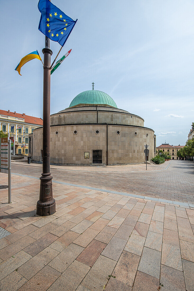  Mosque in the city center of the five-church city of Pécs, Dél-Dunántúl, Hungary 